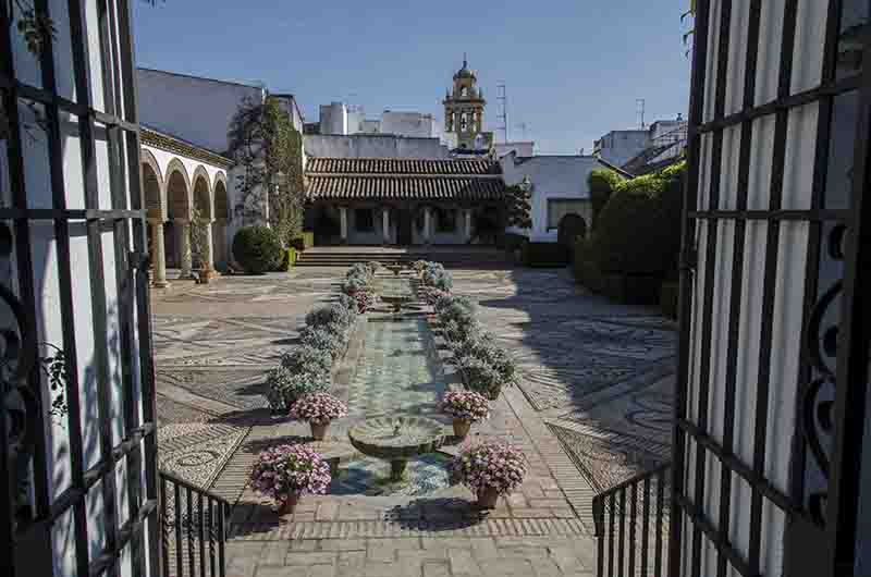 Córdoba 245 - palacio de Viana - patio de las Columnas.jpg